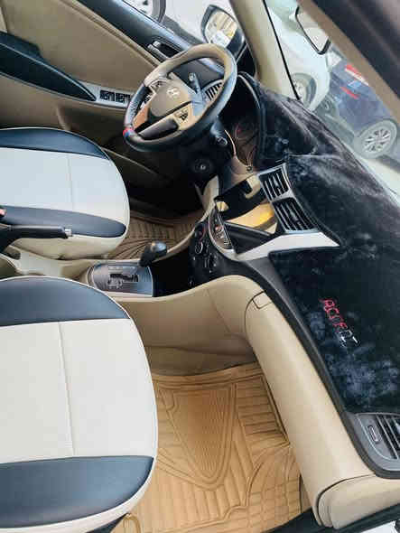 السلام عليكم اكسنت موديل ٢٠١٦ فول رقم انكليزي جديد هزه جديده كير ومحرك جديد تبريد ثلج ماشيه ٩٩ الف كامره وشاشة كار بلي محرك ١٦٠٠  فتحة سقف داخل جلد تفصال وارضيه وجنطه وادامة كامله شرط اذا تريد افتح وشوف بعينك السعر ١١٩ وبيه مجال للشراي والسونار مرفق مال المندلاوي مكانها بغداد حي الجهاد - رقم التلفون ***********
