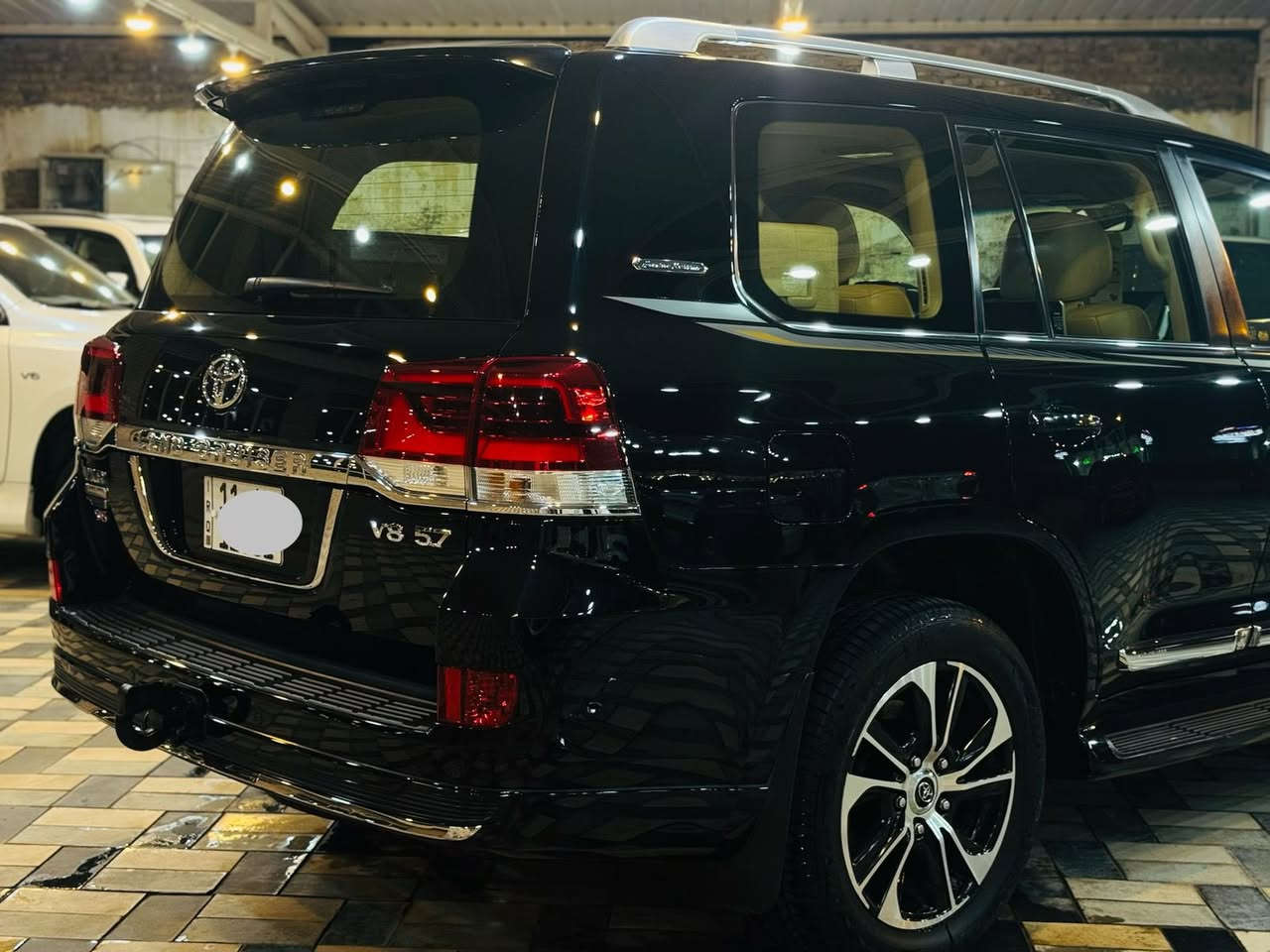 لاندكروز VXR 2021
محرك 5700 
4 بصمات 
ستيرن كهرباء 
جنطه كهرباء 
كيجات ليز سرعه 260 
ساز باب اول 
تشغيل عن بعد 
السيارة كفاله عامه 
حتى الدعاميات 
فقط اصبع BDR بالباب الخلف السايق 
ماشيه 72 الف اصل
السيارة مابيه اي نقص كاملة من كلشي 
مكان السيارة النجف 
الاستفسار :***********
