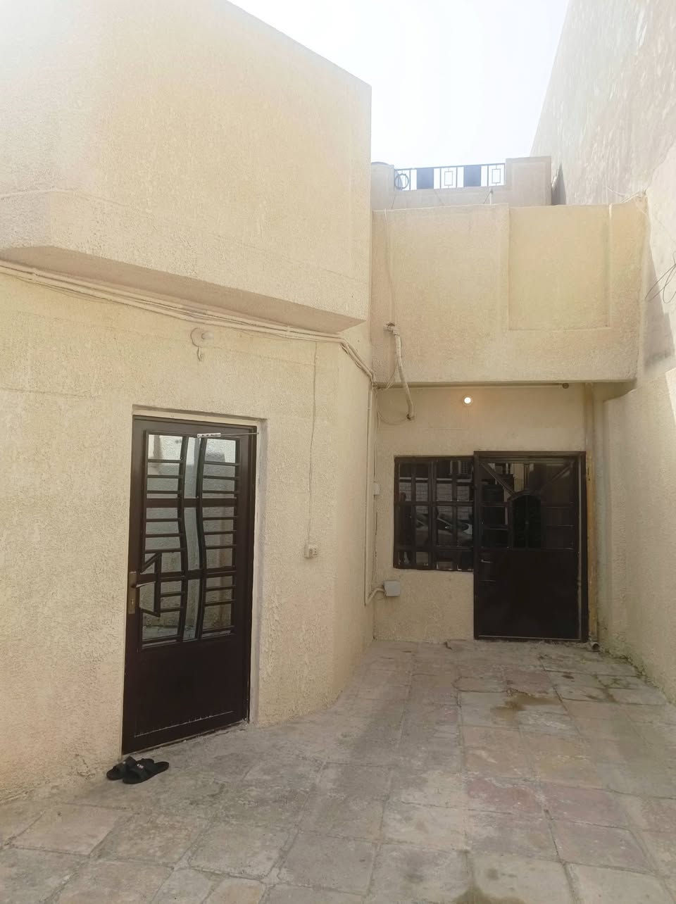 دار للبيع/ الغزالية/شارع مدير الأمن/بناء تسعينات(نظيف)جاهز للسكن
المساحة ١٠٦ ... الواجهة ٦ اله ربع ... نزال ٢٠

يتكون من كراج سيارة . مطبخ منفصل. حولي كبير للجلوس . غرفة نوم . حمام منفصل وتواليت منفصل .

بالنسبة للطابق الثاني غرفة نوم . تواليت

للأستفسار ***********
