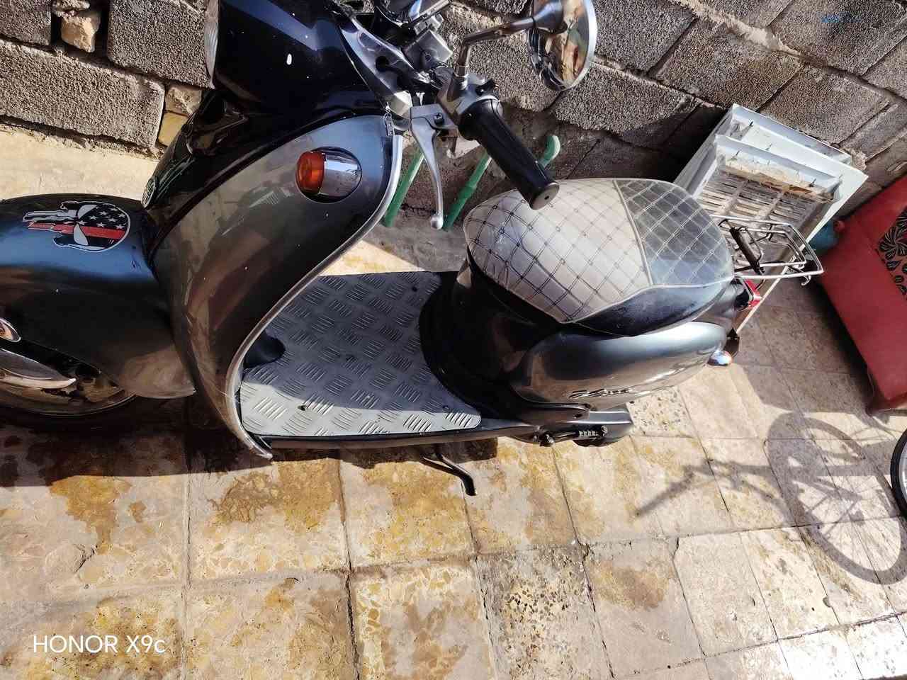 السلام عليكم دراجه مصريه شغاله كلشي ما نقصه مكصوصه رايمر بلادي دراجه شلعه ومعدل تخبل السعر 300 وبيه مجال ***********
