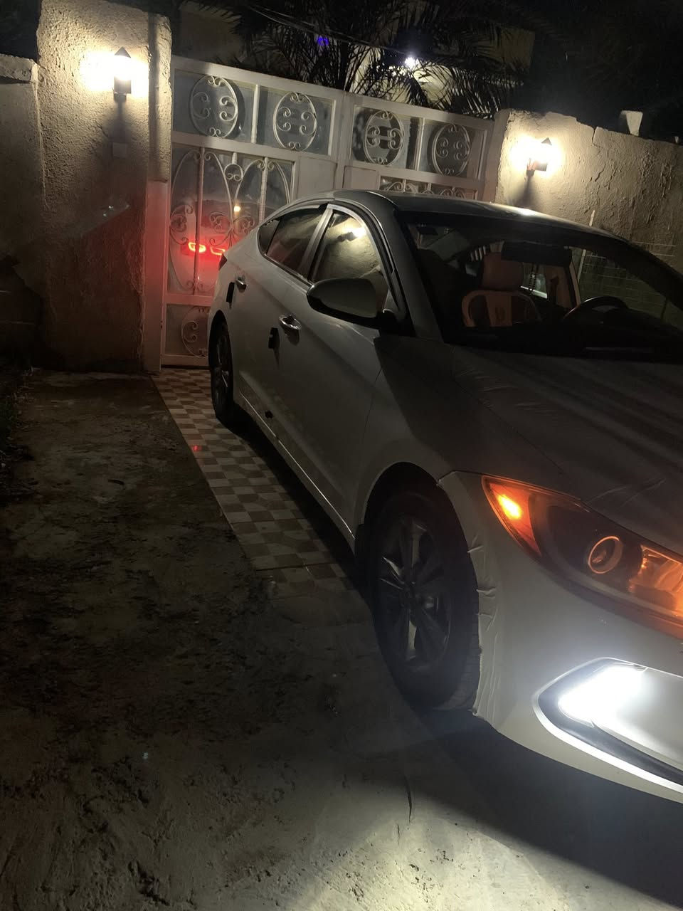 السلام وعليكم شباب النترا ١٧ امريكي ضرر خلفي بدون دواخل بدون تبديل ليبل واحد السياره مكينه٢٠٠٠ دوش كير آي تي جاهزه للاخير تخم تاير صدر كله جديد 
سياره حلوه وناعمه 
مكينه بيها خيط بخار ومعروف عال١٧ ١٨ كله بيه خيط 

السياره نص فول مودات قياده سبورت ايكو نورمال 
تحكمات ستيرين جهتين 
ادامه كامله مسوي عالسياره تخم مجاول تخم بلكات على رقم الشاصي نوزلات عبوه فيت بم حاويه 
منظومه المي راديتر  جوينات واتر بم كله جديد وكاله وبشرط استخدم مي زيتي وابدله كل فتره يعني المكينه داخلها جديد 
السياره ماشيه ١٦٥ الف  
سعر السياره ١١٨ وبيها مجال للشراي 

مكاني بعقوبه وهذا رقمي ***********
* ملاحظه كل تفاصيل السياره بالمنشور شوف الصور واتصل وبخدمتك لا تتصل ودكولي شبيها مابيها تعال شوف بعينك
