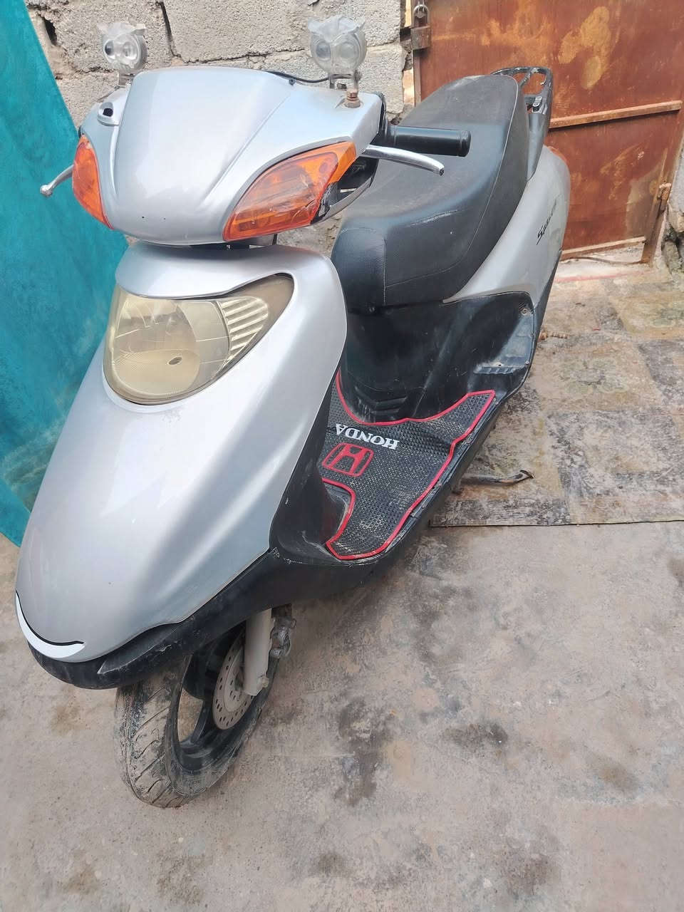 السلام عليكم دراجه سبيسي ماليزي للبيع نكره سلف هندر شغال سلف قفل جنطه قفل ستيرن 350 وبيها مجال ***********
