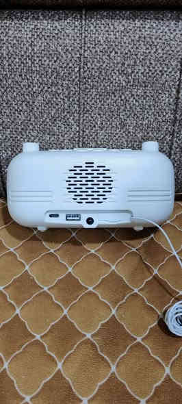 ساعه رقميه راديو فلاش تشتغل على شاحنه سعر 10 الف ***********
