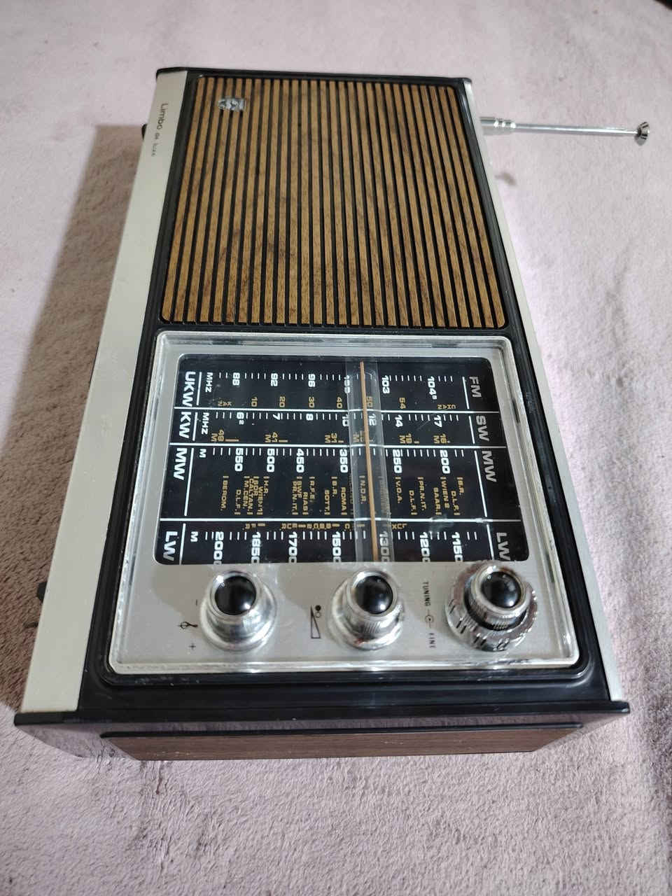 راديو فلبس الماني اصلي اربع موجات على هيئة الشركة شرط الشغل مامصلح يوجد توصيل العراق


**إذا كنت صاحب هذا الإعلان وتريد حذفه لأي سبب، رجاءا أرسل رسالة إلى الدعم الفني**