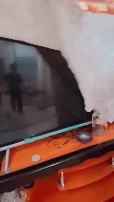 شاشة للبيع حجم 55 
فول مواصفات و نظافة 
سمارت وضوح أنترنيت
الاصلية وكالة مستخدمة 
قليل كلش نظيفة بعدها 
بلزكات الشركة ملحقاتها 
الريمونت والكارتون كاملة
السعر ٧٥٠  و بيها مجال
مكاني ميسان المجرالكبير
***********
