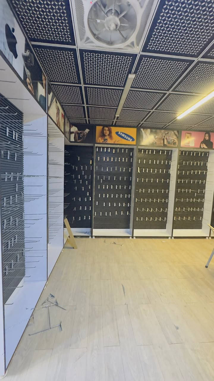 فاترينات MDF كافة الاحجام والقياسات مع اعلان ضوئي مستخدم نظيف للبيع لتواصل ***********
