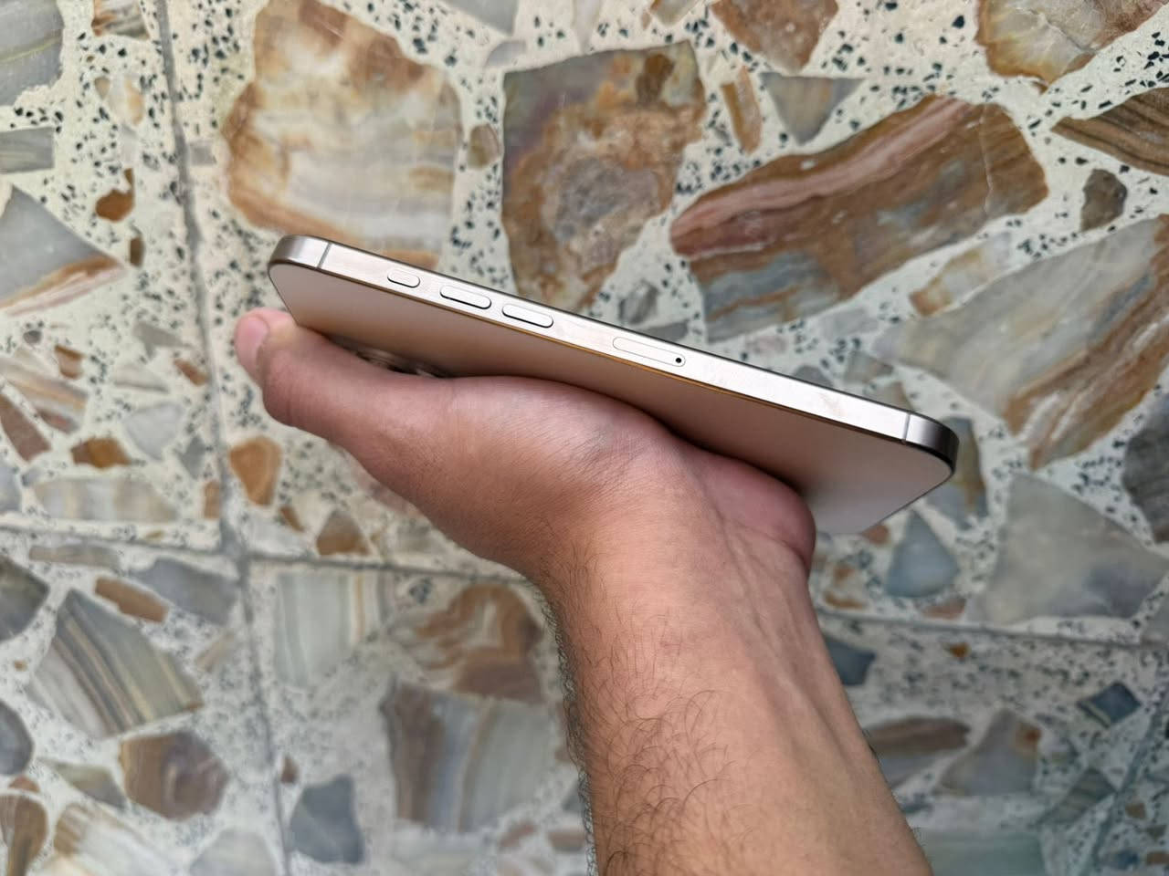 ايفون ١٦ برو ماكس ذ٢٥٦ بطاريه ٩١ جهاز نضيف نضافه ٩٥٪؜ بدون ملحقات مكفول فقط مبدل ضهر تفصيخ سعره مليون و135 وبي مجال بسيط جدا للشراي مكاني بغداد السيديه 
*********** واتس فقط

