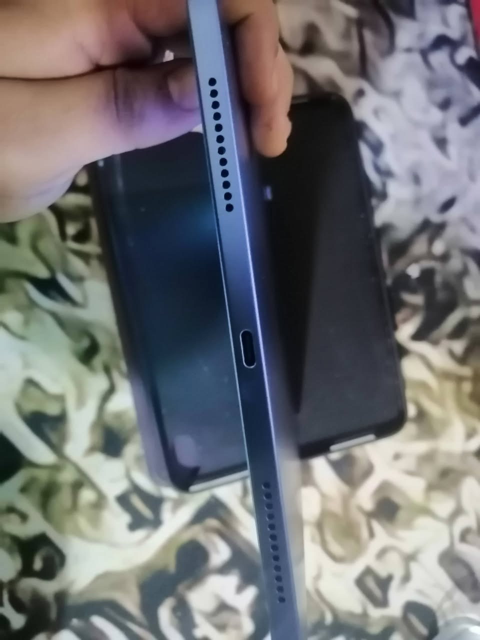 ايباد 11 معالج A16 للبيع كامل ملحقات سعره 500 قفل قفل قفل بعده تحت الضمان ***********
