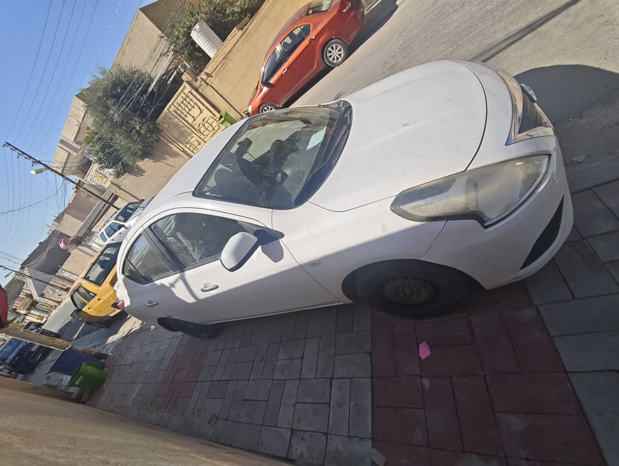 سني موديل 2020 سيارة مابيهه اي حادث ومكفولة عدا بارد اربع اصابع بل جاملغ الامامي السيارة ماشيه 142 الف مكانها بغداد وبيها ملاحظات بسيطة انشالله 
رقمي ***********
