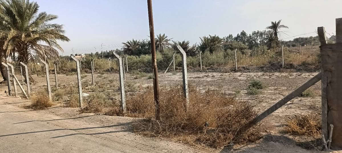 السلام عليكم قطعه سند ٢٥ للبيع المساحه (300م)   مسيجه   بي ار سي المكان نزله الزبيد تبعد عن الشارع الديوانيه دغاره العام ٢٠٠ متر الخدمات تبليط ماء خطين كهرباء وتبعد عن المدارس ٥٠ متر متوسطه وابتدائيه صيدليه ومسجله في طابو الدغاره الاستفسار على هذا الرقم ***********ما متواجد على الفيس
