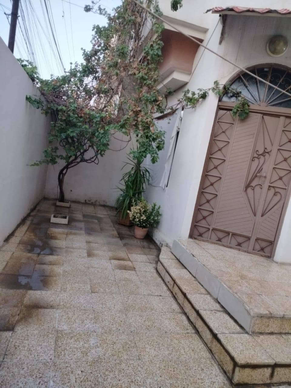 للبيع٠٠دار ظابق واجد ملك صرف مساحته ٢٠٠ متر يقع في حي الميثاق الفرع المقابل لدخول حي الوليد ٠٠صالح للسكن٠٠للتواصل ***********
