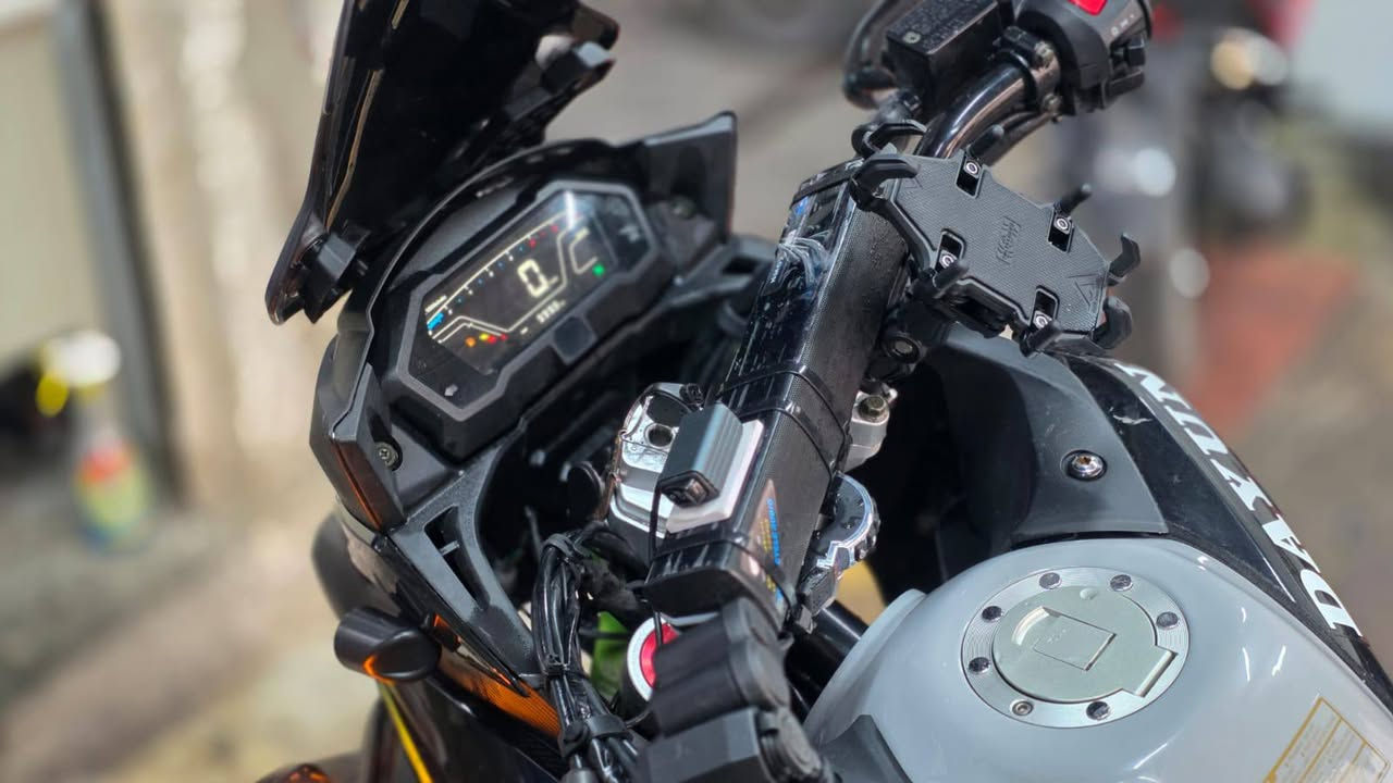 السلام عليكم دراجة دايوان ادفنجر 300cc رقم أربيل تحويل ثاني يوم ماشية ٩ آلف الدراجة مكفوله من التاير للتاير ع وضع الشركة مكاني بغداد زيونه والدراجة مابيها اي نقص اليحب يتواصل وياي ع الدراجة متواجد واتساب وخط رقمي ***********
