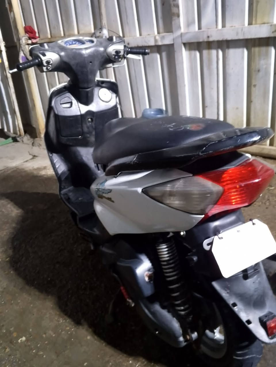 سلام عليكم
Yamaha skins 
سكنس نثيه 140رمبه صار شهر ونص من نزلته رمبه 
دراجه بلاديه خرسه سلف هنظر كلشي شغال التشغيله الصبح نص نكره 
ملاحضه اراوس حسب القناعه 
اي نقص ماكو السعر 600
العنوان بغداد الاعظميه 
للتواصل وتساب ***********
