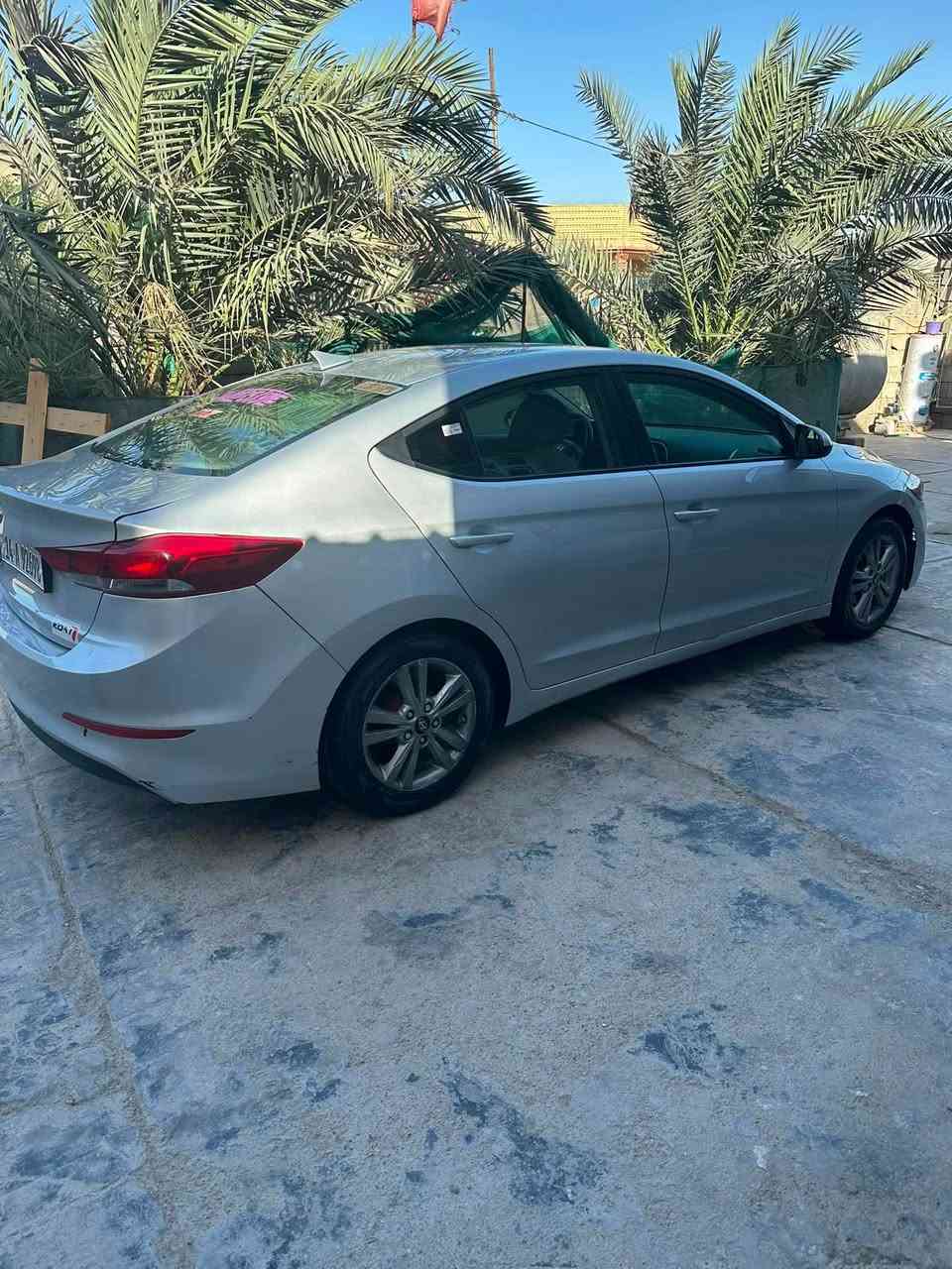 الانترا 2017 امريكي مكينه  2000دوش
السياره كامله من كلشي بيها بارد ونسبة غرق السعر 107$
البصره الزبير للاستفسار 
***********

