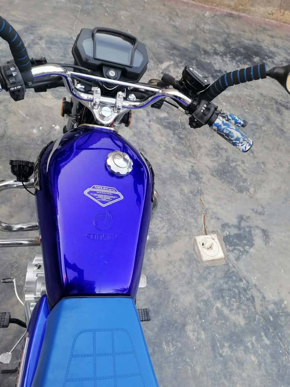 موطور لبيع موديل 24  محرك 150 عله وضع الشركه اوراق بصمات كله شغلات السعر 725 وبيه مجال بصيط الشراي يتفضل خاص رقم الهاتف *********** //  ادمن وافق عيني
