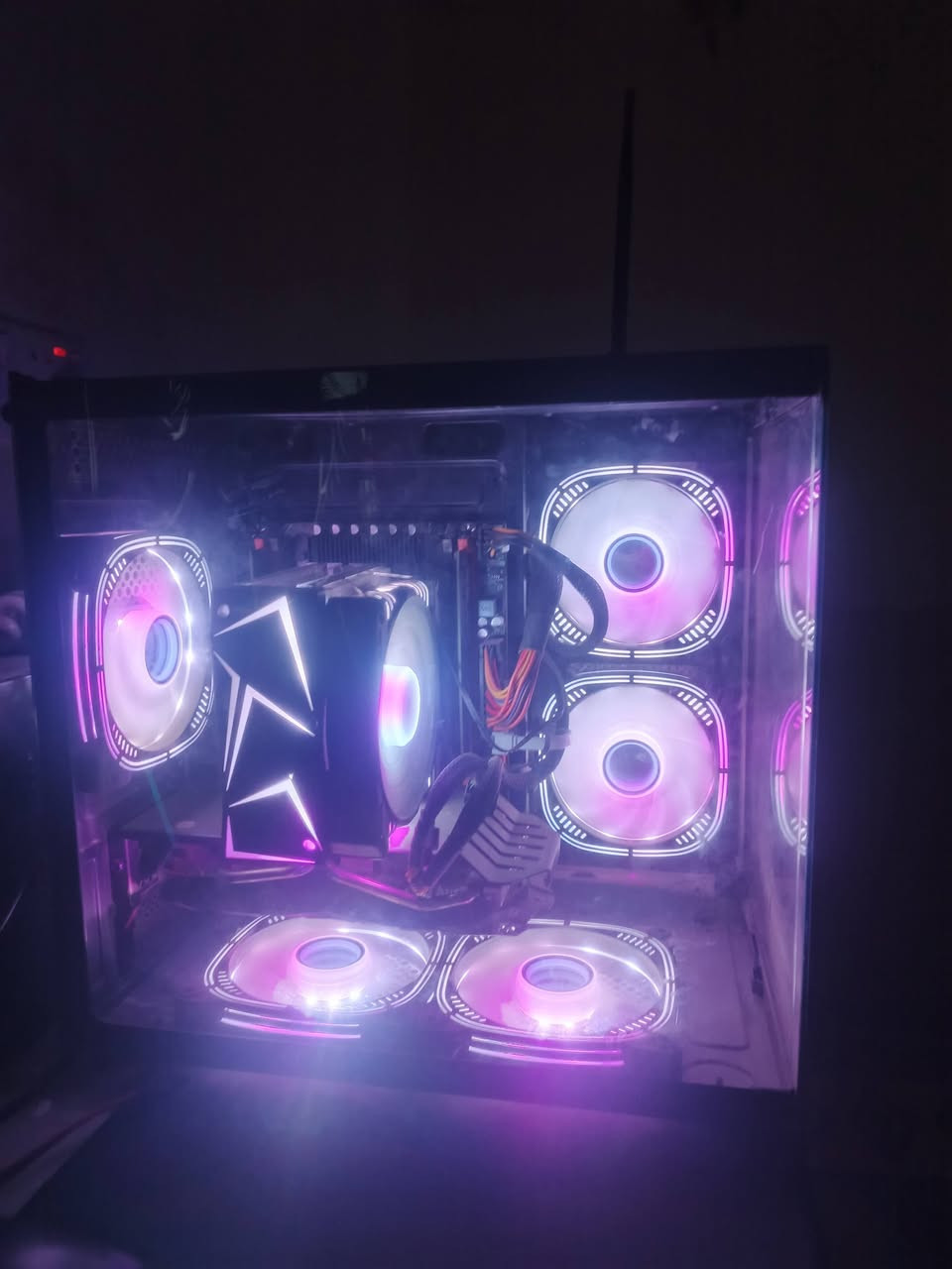 للبيع كيس فقط (PC) بمواصفات ممتازة للألعاب والتصميم
​الجهاز نظيف جداً وأداؤه مستقر، مناسب جداً لتشغيل الألعاب وبرامج المونتاج والتصميم
 المواصفات (Specs):
​المعالج (CPU): Intel® Xeon® E5-2640 v4 بسرعة 2.40 GHz
​كارت الشاشة (GPU): AMD Radeon RX 580 2048SP بسعة 8 GB 
​الذاكرة العشوائية (RAM): 16 GB DDR4 بسرعة 3200 ميجاهرتز.
​التخزين (SSD): SSD tigo بسعة 240 GB 
​نظام التشغيل: ويندوز 10 نسخة 64 بت.
مكاني بغداد
سعر 400


**إذا كنت صاحب هذا الإعلان وتريد حذفه لأي سبب، رجاءا أرسل رسالة إلى الدعم الفني**