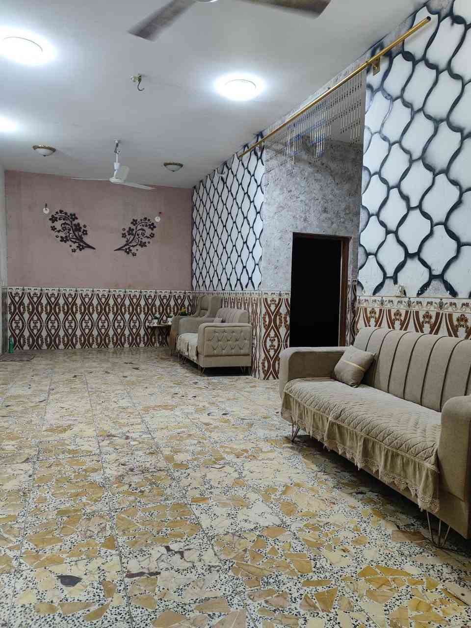 السلام عليكم بيت بحي اور الثانيه بيت طابقين 4 غرف وصالتين فوك وجوه البيت جاهز من كلشي مساحه 200
السعر 110 للاستفسار ‭0780 798 4869‬
