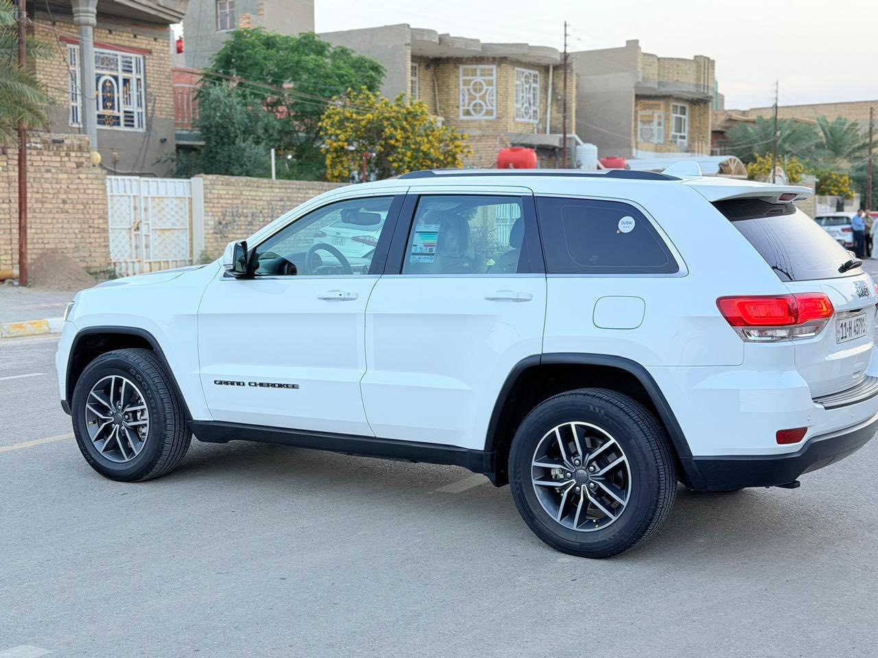 للبيع جيب 2019خليجي رقم بغداد دولي بسمي هزة جديد تحويل مباشر سيارة بيها جاملغ امامي مبدل وكاله شرط صار بيه شخط وبدلته وكالة نفس اللون 100‎%‎ والباقي كفالة ع سونار مكينة كير تخم تاير حدادية 100‎%‎مال جناي استخدم شخصي ماشية 125Km فتحة حساس كامرة تشغيل عن بعد فول موصفات زراك لايت مبرمجه السياره مراوح وفتح سرعة شرط الف متصرف عليها العنوان واسط السعر 239وبيها مجال للاستفسار ***********
***********
