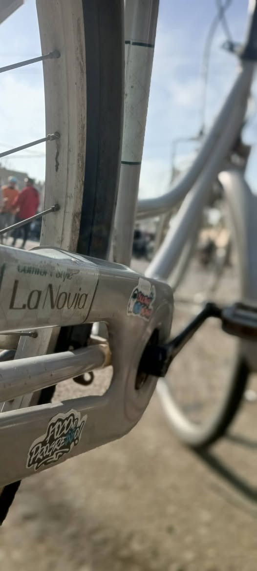 السلام عليكم عندي بيسكل للبيع بيسكل نضيف فول رزانه موديل 16 سعر 90بي مجال للطيبين مكاني كركوك طريق بغداد يم بولي ڤارد الرقم ***********
