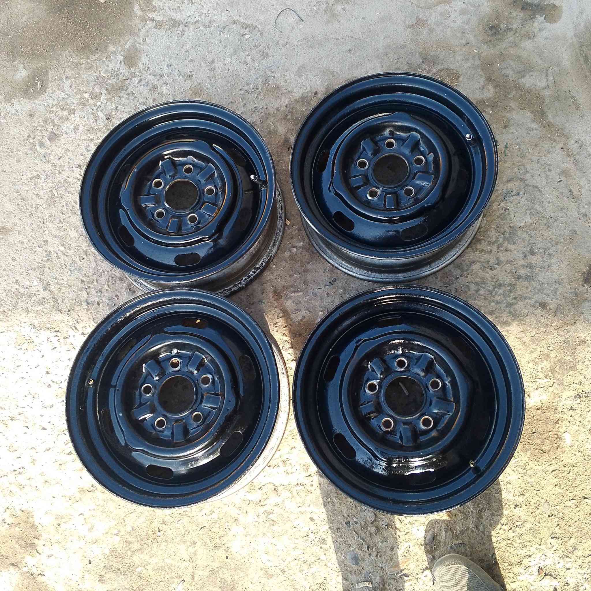 ويلات سوبر 82حجم 14للبيع سعر 100 العنوان بصره زبير رقم الهاتف ***********
