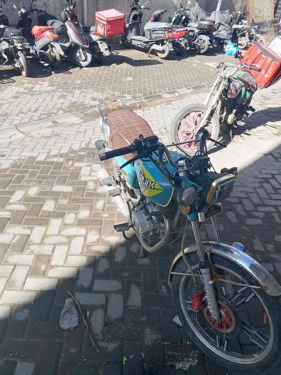 السلام عليكم 
دراجة سونك ٢٠٢٤ ٥ كير المرغوب

دراجة ممشتغلين بيها ابد 
سلف هندر 
شرط السبانه مواصلة للمكينه
يراد الها عداد بس والواقعية مال زنجيل موجودة ماشادها 
*********** تليفوني 
 عارضها ب٧٥٠ وبيها مجال
