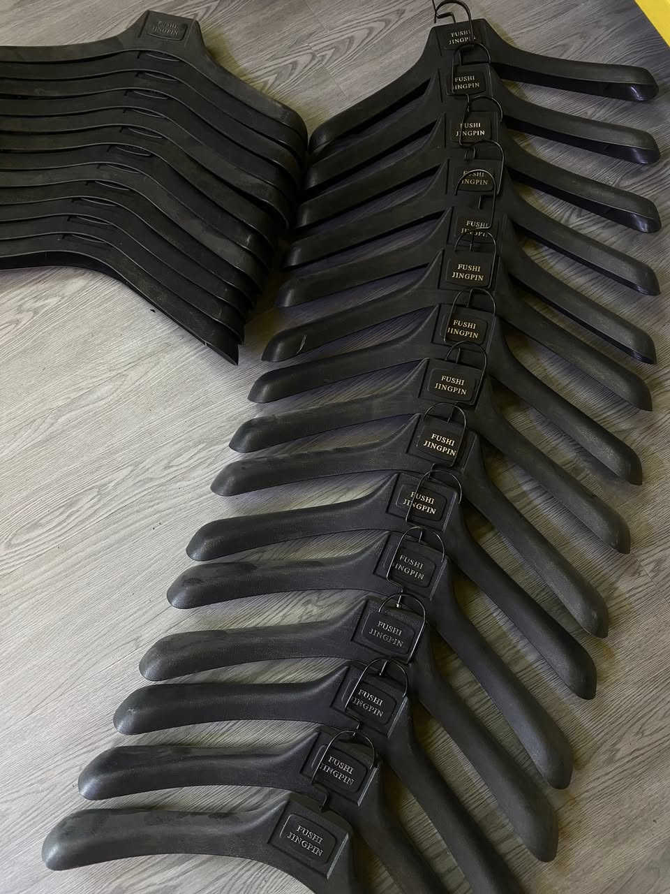 تعاليك ملابس الاصليه عدد 40 بعدهم جديدات
سعر القطعه 1250
علماً سعرهم  2250


**إذا كنت صاحب هذا الإعلان وتريد حذفه لأي سبب، رجاءا أرسل رسالة إلى الدعم الفني**