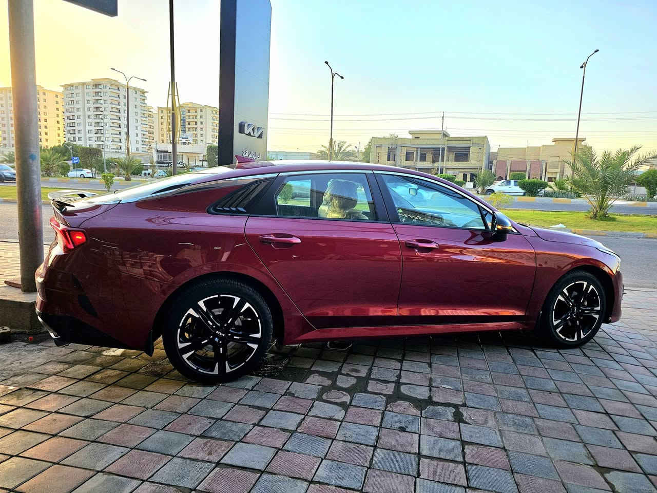 السلام عليكم. 🔴 مكلف بالنشرر
للبيع KIA K5 GT-Line موديل 2022

سيارة فول مواصفات عدا الفتحة، بحالة ممتازة،
ماشية 56 ألف فقط.

المواصفات:

* شفتات على الستيرن
* مثبت سرعة ذكي
* رادارات أمامية
* قيادة شبه ذاتية
* توقف ذاتي
* نقاط عمياء
* سايد بريك إلكتروني
* تشغيل عن بعد
* بصمة تشغيل ودخول
* فتح الجنطة عن بعد وبالقدم
* حساسات وكاميرات
* مواصفات أخرى كثيرة
• حادثة جاملغ وبنيد بدون تبديل 
السيارة حدادية أمامية جديدة وشغلها نظيف، جاهزة للاستخدام ولا تحتاج أي مصروف
 السعر 150 وبيها مجال للطيبين
📲 للأستفسار   ***********
