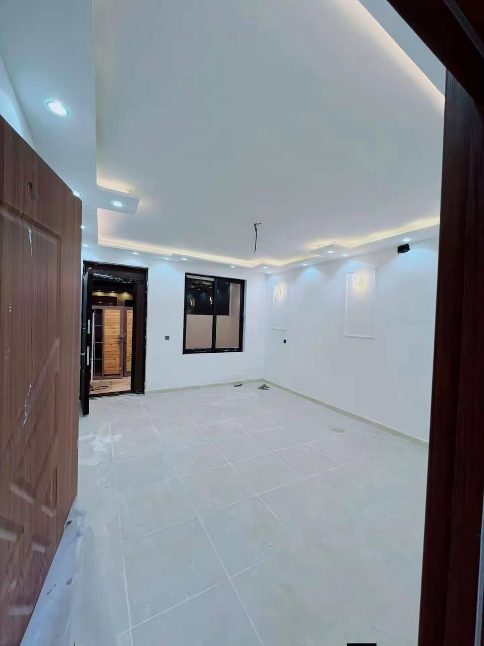 بيت طابقين للبيع ٧٠ متر ..طابو زراعي سند ٢٥ اقرار محكمة قرب المدارس.
الطابق الاول غرفة استقبال كبيرة مع مطبخ وحولي الدرج مع مرافق صحية.
الطابق الثاني غرفتين ..غرفة كبيرة وغرفة صغيرة ومرافق صحية
الطابق الثالث غرفة وسطح
البيت على شارع عرض ١٠ متر
خدمات ماء وكهرباء كاملة.
السعر ١٢٥ مليون
 العنوان الدورة البوعيثة ـ السلطان الاول للاستفسار الاتصال على رقم  صاحب الدار
 ***********
