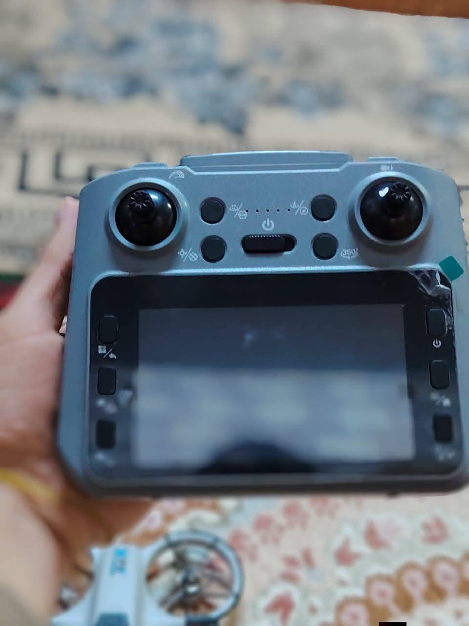 درون AIRCRAFT رتفاع 150 متر مدى 2 كيلو وقت طيران 45 دقيقه رجوع ذاتي تصوير فول HD. جوستك شاش CPS
سعر 85 معه توصيله جميع محافضات العراق


**إذا كنت صاحب هذا الإعلان وتريد حذفه لأي سبب، رجاءا أرسل رسالة إلى الدعم الفني**