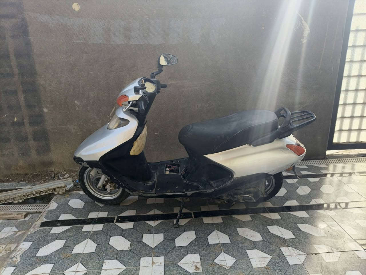 دراجه سبيسي شغاله كهربائياً شغاله مكينه مفتوحه مره وحده مكينه نضيفه خير من الله *********** رقمي ومكاني قضاء الحي السعر ٣٥٠وبيها مجال الخاص مفتوح
