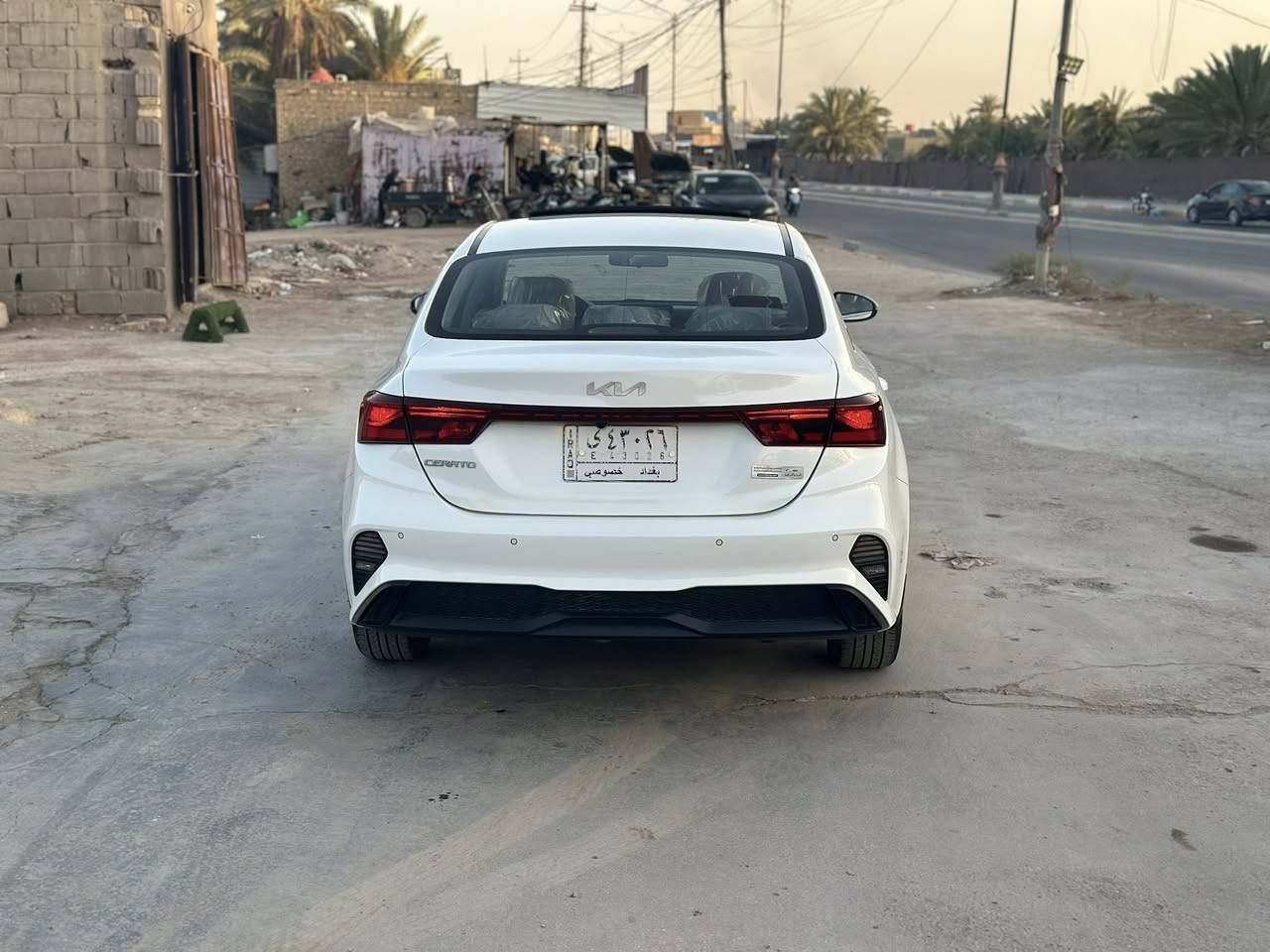 كيا سيراتو 2023 خليجي ماشيه 52 الف  رقم بغداد مكفوله فول مواصفات مكان السياره سماوه ***********
