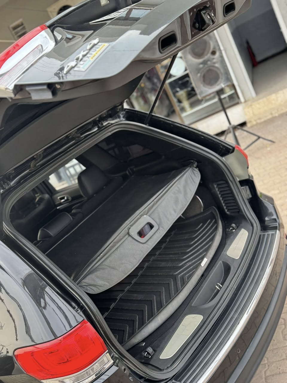 جيب  لمتت كلين ٢١٤مفوله واحد على واحد  بنوراما كشنات تتفئه تبريد تشغيل عن بعد صندوك كهرباء بيهاء أربع أصابع بارد  + ثلالث رصعات ازغار سنويه بسمي صادره الغاية ٢٠٣٠/ ***********
