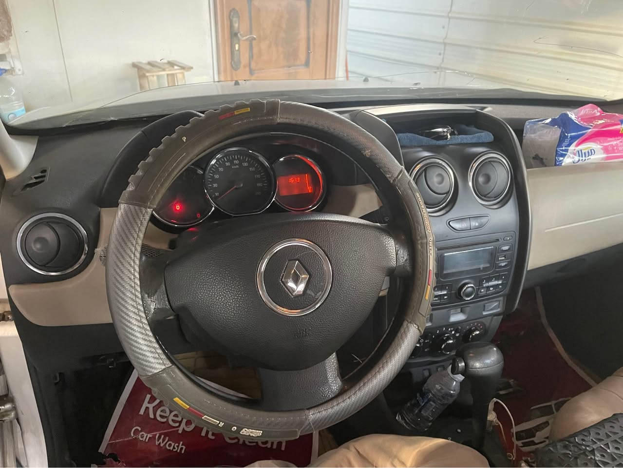 داستر  رينو، 2017
السعر: 14 مليون
بدون حادث ، 
مالك واحد منذ الاستلام من الشركة 
بدي بي طخه مصلحة بدون صبغ

سياره نظيفه فول
التواصل على ***********

0770 073 4578 بغداد, العراق
