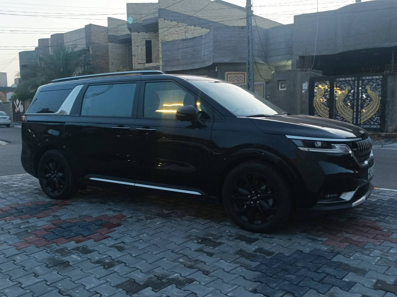 سلام عليكم
كيا كرنفال اس اكس برستيج 
Kia carnival sx prestige 2024
فول مواصفات 
خمس كامرات 
حساسات ٣٦٠درجة
رادارات ٣٦٠درجة
تحديد مسار 
قياده ذاتيه 
تدفئه ستيرن
تدفئه تبريد كشنات امامية والخلفية ايضاً
شاشة ديجتال 
وضعيات قيادة ٤ 
Normal 
Sport
Eco
Smart 
محرك ٦سلندر ٣٥٠٠
وبقية المواصفات المعروفه 
صور الحادث مرفقة
للاستفسار***********
العنوان كربلاء 250
