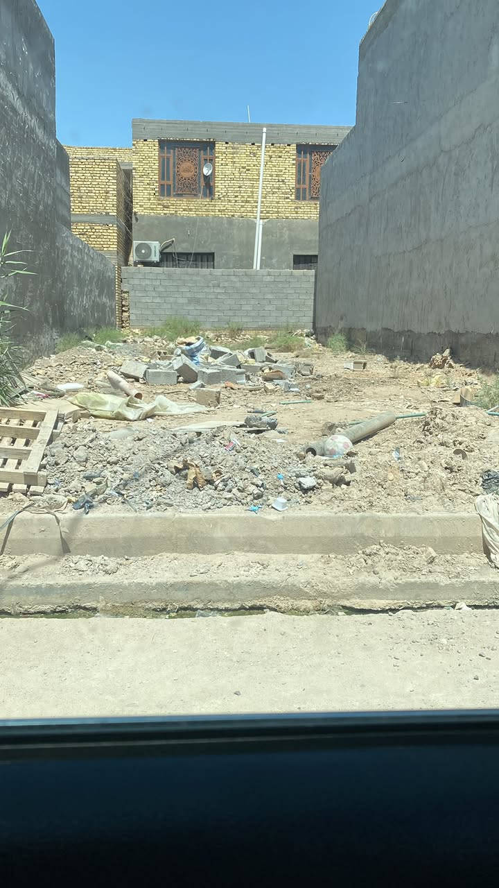السلام وعليكم
قطعه للبيع موقع مميز 

كاع شياع نزلت الجسر الجديد مثل ما موضح بالفيديو 

المساحه 150 م 

للأستفسار 

***********

