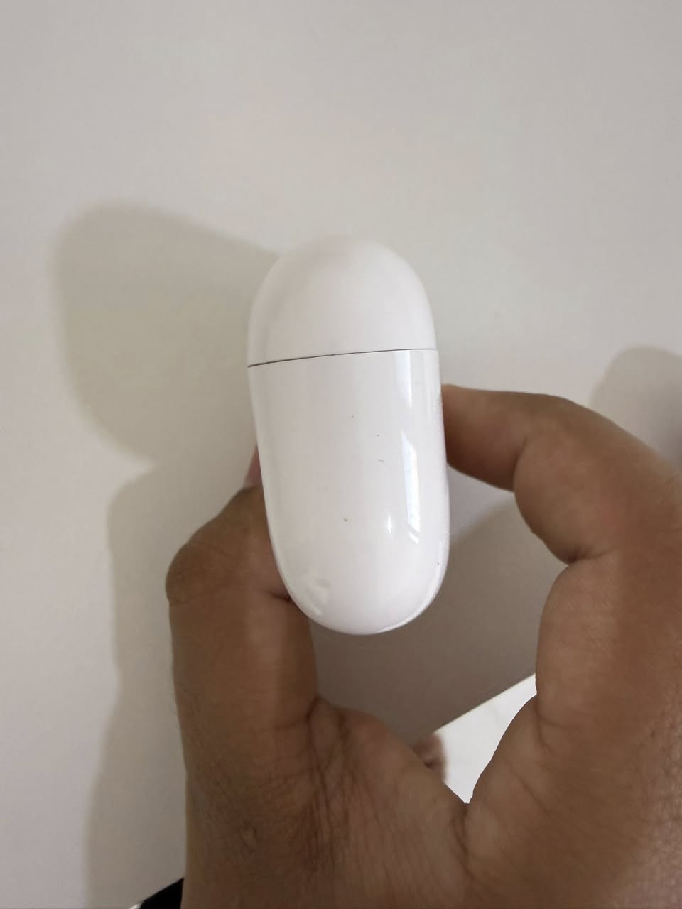 السلام عليكم
سماعه ايربودز برو 3 اخر اصدار نزل من الايربودز اصليه ابل اخت الجديده استعمال جداً قليل بيها مميزات قياس نبضات القلب والترجمه المباشره وحمايه السمع والصوت المكاني والمحيطي واربع انظمه للسمع عزل ضوضاء وشفافيه ومتكيفيه وإيقاف وتحديد الموقع تكدر تحددها في تطبيق الموقع والرد على المكالمات وكل الموصفات موجوده بالصور ضمانها ينتهي بشهر 9 ب 2026 ويجي وياها كيبل الشحن والحافظه جلد زيتوني السماعه اصليه وما بيها اي عطل  بس الكارتونه ما اعرف وينها ضايعه ابيعها بدون كارتونه 
السعر 275 الف وبيها مجال بسيط 
مكاني بغداد المنصور 
للتواصل ***********
