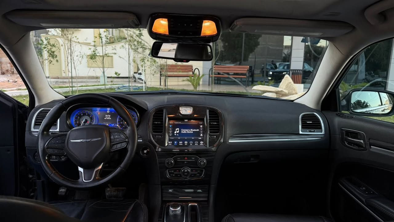 السلام عليكم 
كرايسلر اوباما 19 معلايه 23 
رقم بصره بسمي مميز الجديد سنويه لحد 2030 بصره هزه جديده 
السياره وارد امريكي داخله بارد الجاملغ الامامي وبلعراق تبديل قطعتين نفس الون بدون صبغ وبدون دواخل   
مكينه وكير وحداده وتبريد وكهربائيات كفاله
بانوراما 
شاشه  
تحكم ستيرن  
السياره C فول مواصفات  
داخل جلد  نضيفه السياره 
علمآ السياره فور ويل 
سعرها 177  وبيها مجال 
*********** 
مكاني المعقل
