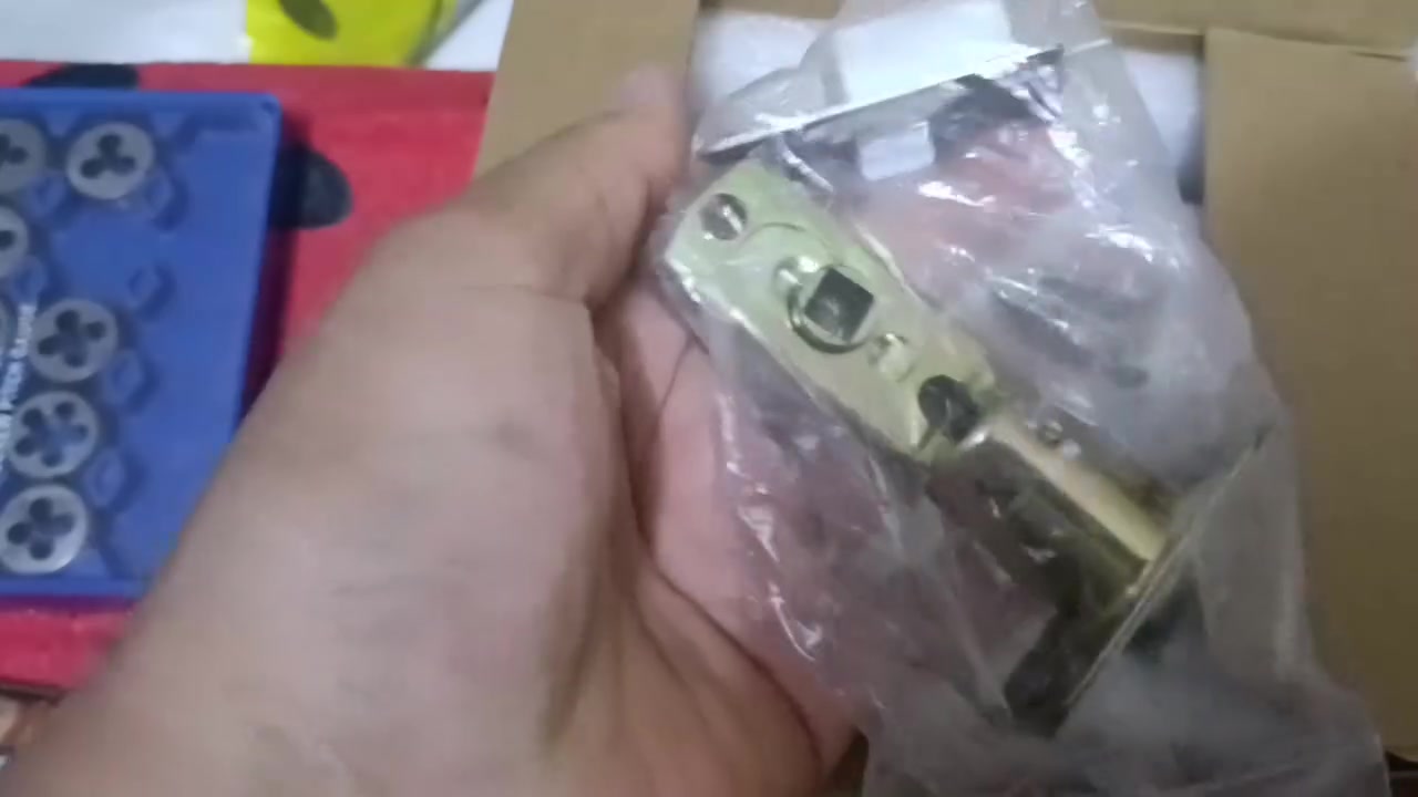 السلام عليكم
قفل باب ذكي 
بصمة ورمز ومفتاح وكارت


**إذا كنت صاحب هذا الإعلان وتريد حذفه لأي سبب، رجاءا أرسل رسالة إلى الدعم الفني**