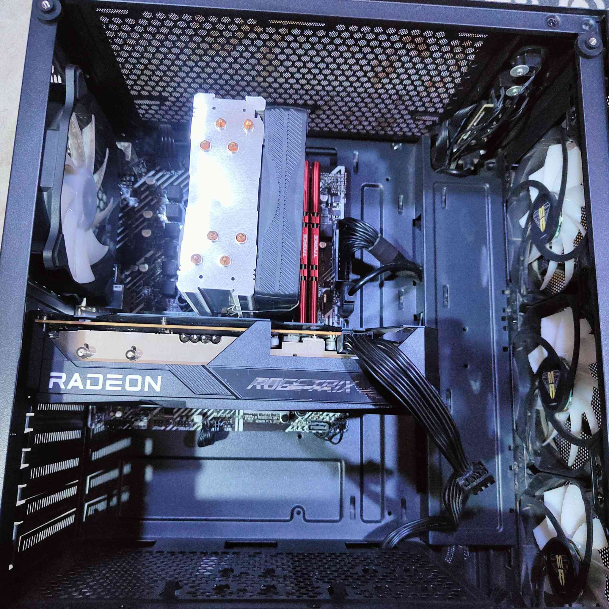 السلام عليكم
توصيل ماعندي مكاني البصره 

فقط كيس للبيع نضافة مثل الواضح بصور ومابي اي مشكلة او نقص 
درجة الحرارة الكرت والمعالج 60 ❄️ 
Cpu i5 10400f 
Cpu cooler LC-R120 
Gpu Rx 6600xt asus rog 
M.b h510m-k asus prime
Ram 16 2x8 3200
M.2 intal   1T 
Pus 650w 
Case 4fan
السعر 750 مجال بسيط حك جيه 
*********** واتساب
