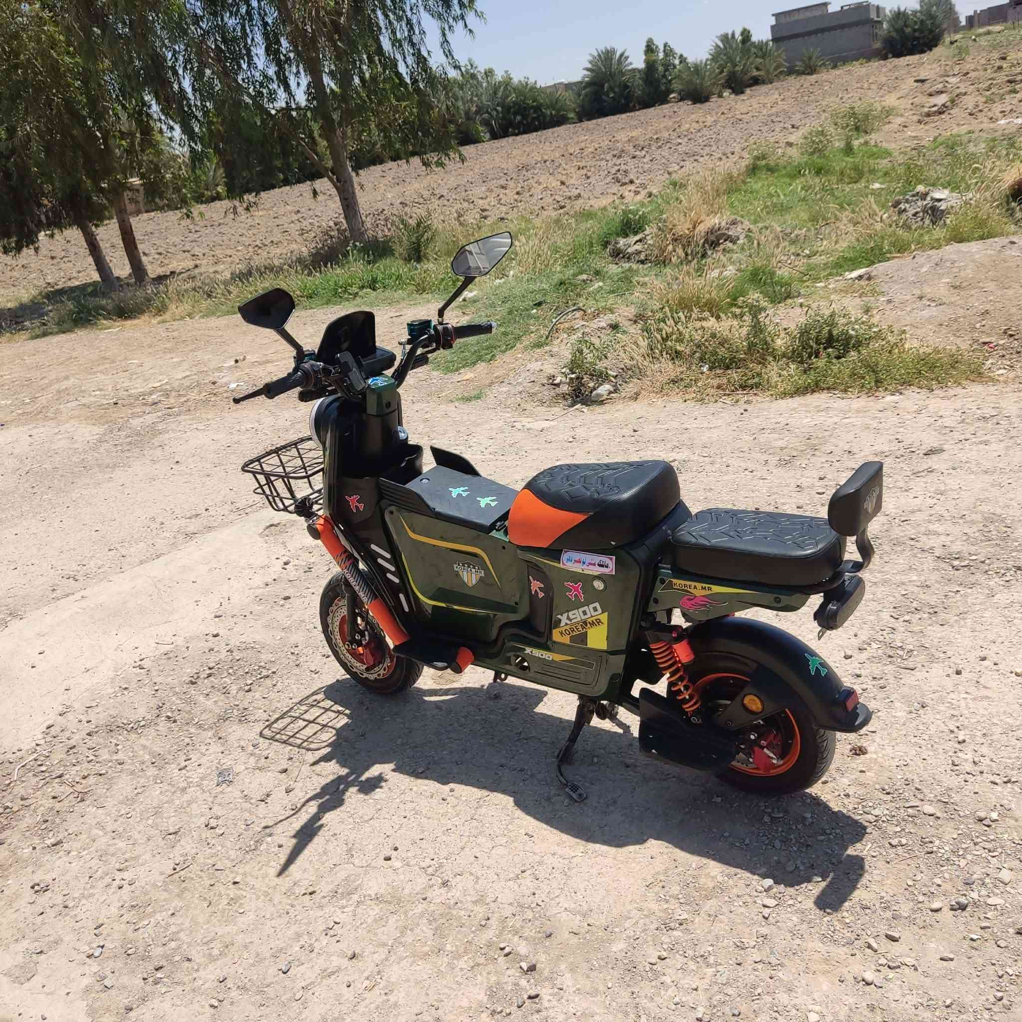 دراجة شحن رياضية (X900)ام جنطه 2026
✔️ محرك جبار: ملف 2000
✔️ البطاريات: 5 حجم 32 بطاريات (جديدة2026).
✔️ السرعة: 4 سرعات (تصل سرعتها إلى 95).
✔️ المميزات: بلوتوث + بك رجوع (R).
✔️ كهربائيات كلهه شغاله لايت زنون ابيض ابو بومه نشرات
 دبل شاره يمنه  +  يسره وشاشة ديجيتال. بصمه وكارت
 تشغيل  (نقصه بس جامرلق الإمامي وستان الصفح ومريه جانبيه  مكسوره فقط )

📞 للاستفسار عن السعر، يرجى التواصل على الخاص!‏ او

 رقم *********** 

عنواني ديالى بعقوبه  تقاطع الامام عبدالله بن علي الهادي
