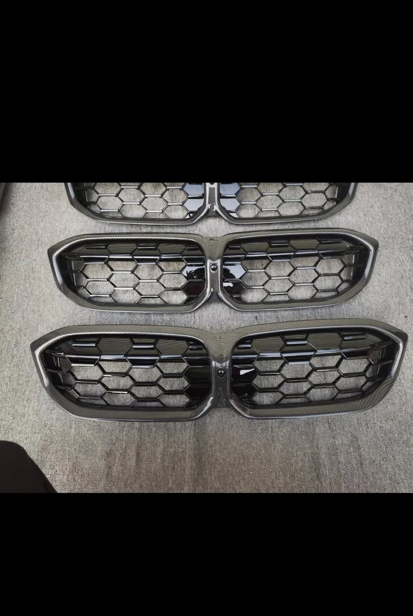 شباك امامي 
فئه ال5
وفئه3 وال340
Dry carbon
Forced carbon￼


**إذا كنت صاحب هذا الإعلان وتريد حذفه لأي سبب، رجاءا أرسل رسالة إلى الدعم الفني**