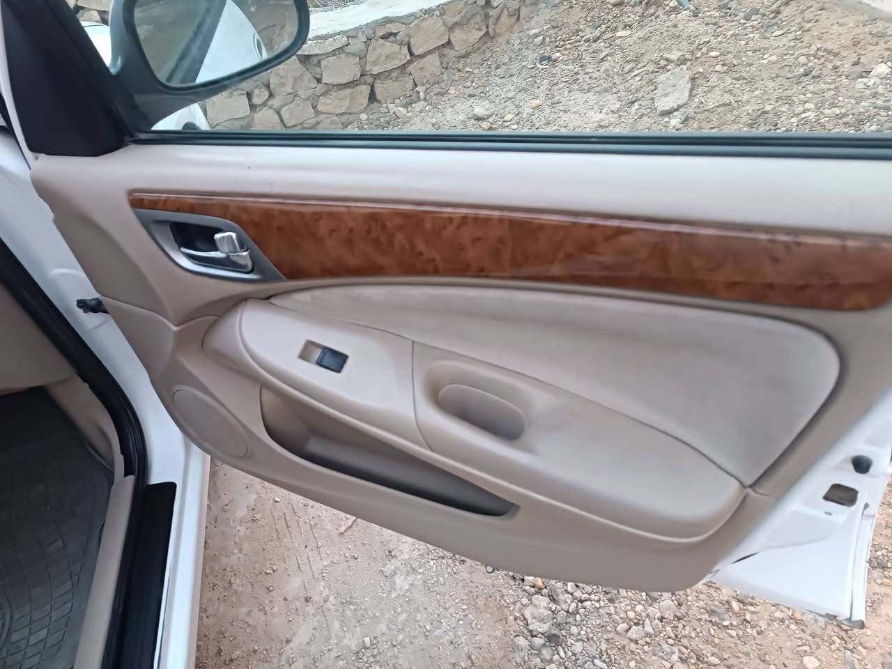 السلام عليكم 
سني ٢٠١٠ فول اوتماتيك سياره ادامه كامله صدر جديد امامي خلفي طبه السياره بيه جاملغ وبنيد السياره محرك ابيض مكان السياره الانبار حديثه السعر ٩٦ وبي مجال حك الجيه 
***********
