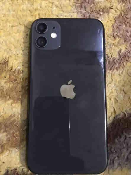 سلام عليكم 
عندي آيفون 11 عادي للبيع الجهاز كله شغال بس من عده الفيس إيدي متوقف ومبدل شاشة اصليه 3 خيارات وبطاريه اصليه والباقي كله مكفول الذاكرة 128 والبطارية 100 السعر الجهاز 200 ألف العنوان بالديات تقاطع المرور 
الرقم ***********
