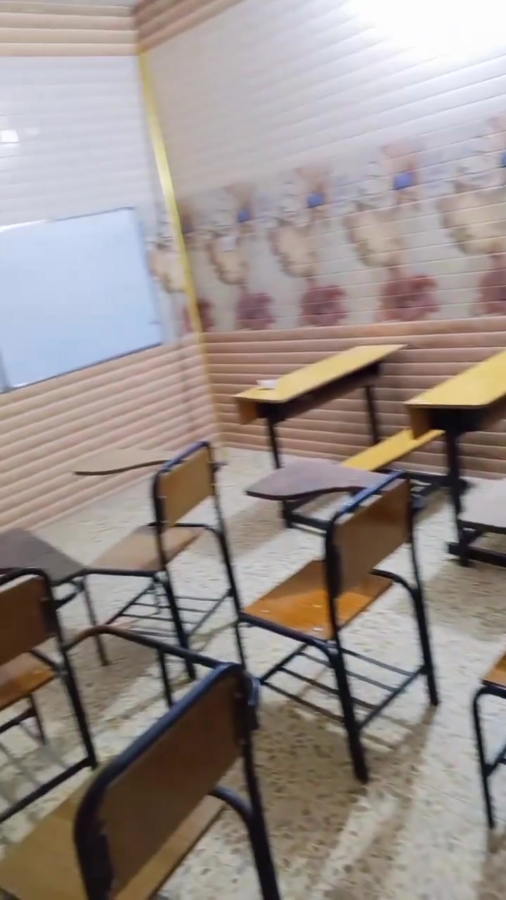 السلام عليكم رحلات جدا نظيفه ام ٣ نفرات للبيع عددهم ٣٤ رحلة ابيعهم شلع مع ٤ سبورات و٥ استولات مع مكتب وقنفات وكرسي مكتب   *********** مكاني بغداد
