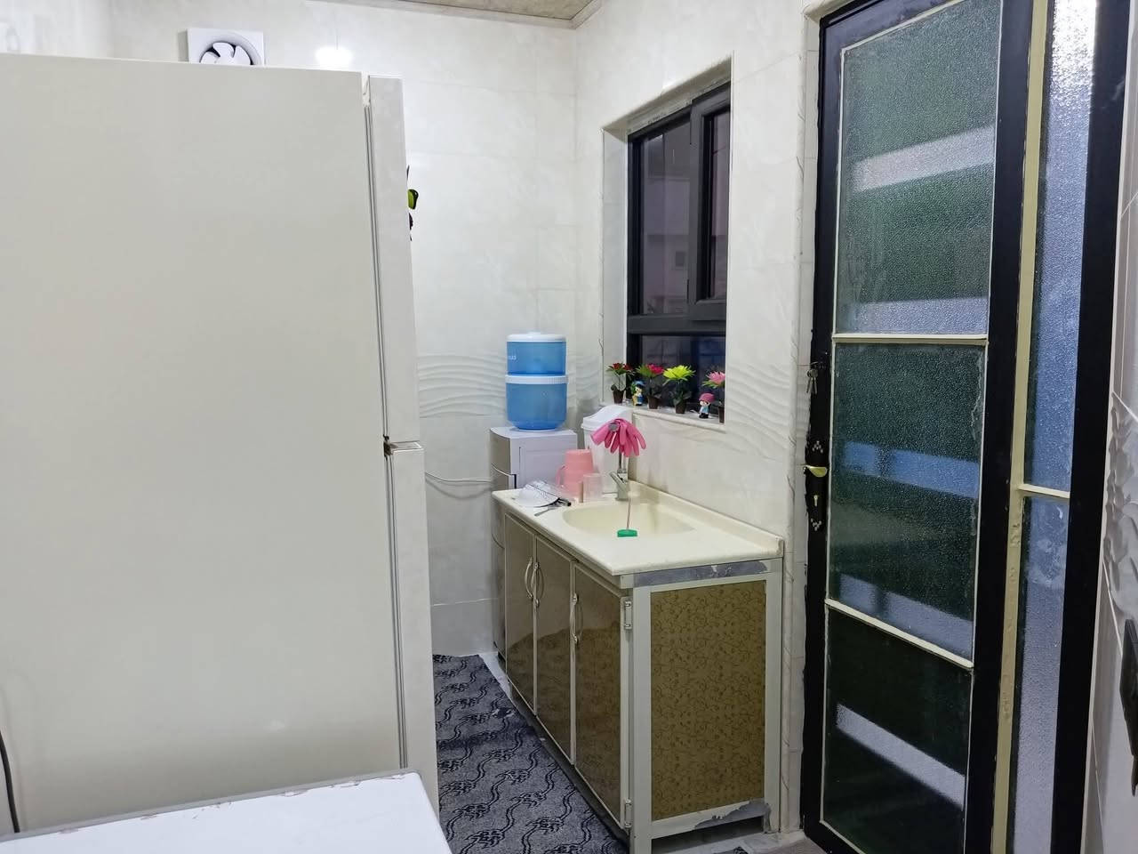 دار للبيع ملك صرف في حي السماح التسعين قرب مول  مرجان التسوق السعر 85 بي مجال  رقم الهاتف  المساحه 100 متر***********
