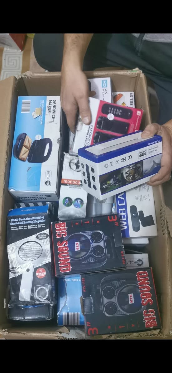 سلام عليكم
شلعه امزون كامله ١١ صندوك متنوع كهربائي الكتروني عدد شرط كله شغال ومابي ولاقطعه فحم او عاطل تصفيه مال محل هاي صورهن والي يحب يدخل خاص ادزله مقاطع الفديو مالتهن للحجز ع الوت ساب *********** او مراسله الصفحه
