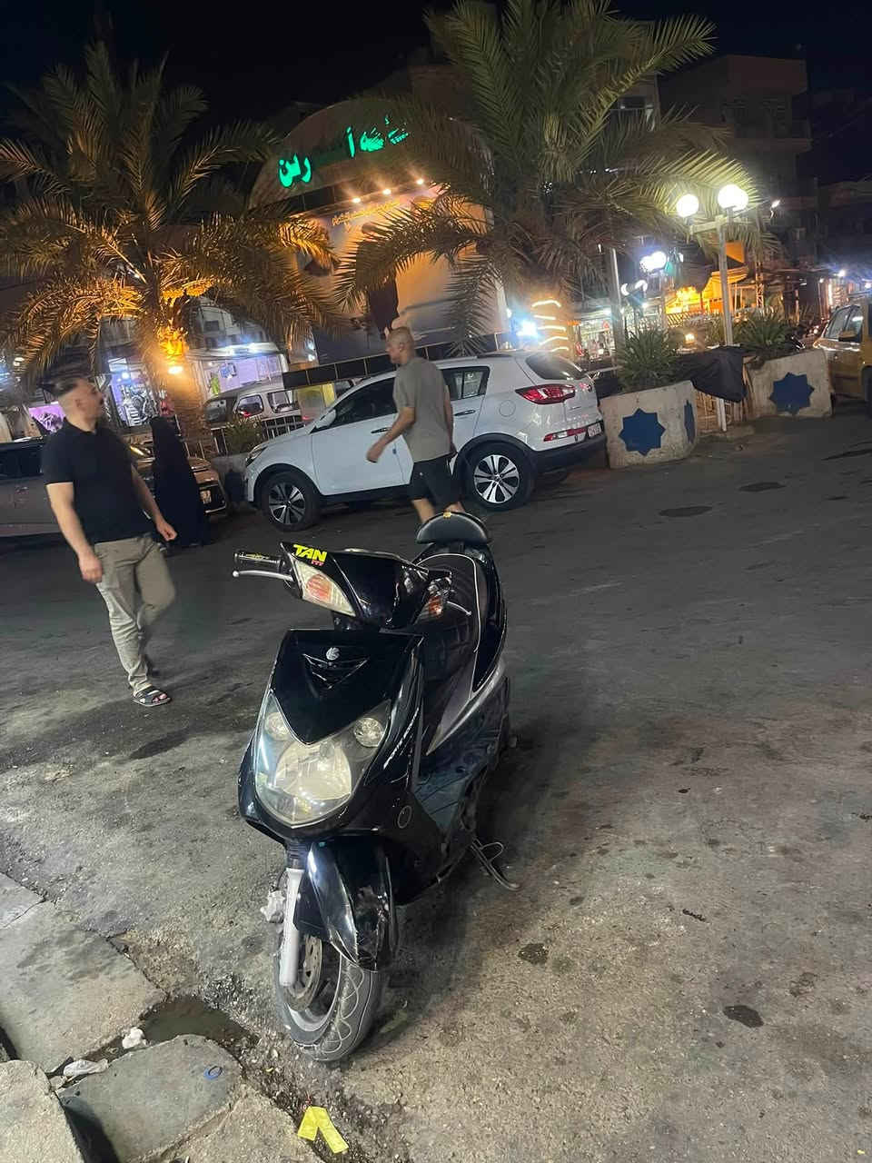 فحل نوزل كوري مكينه ممفتوحه كلجات رياضي زنون عالي بيها دبل اشاره كلشي شغال دراجه كامله مداريها بانزين محسن ودهن اصلي موتل قايش جديد باتري جديد ب850وبيها مجال مكاني بغداد سبع ابكار نقصها فقط واير كيلومتر ***********
