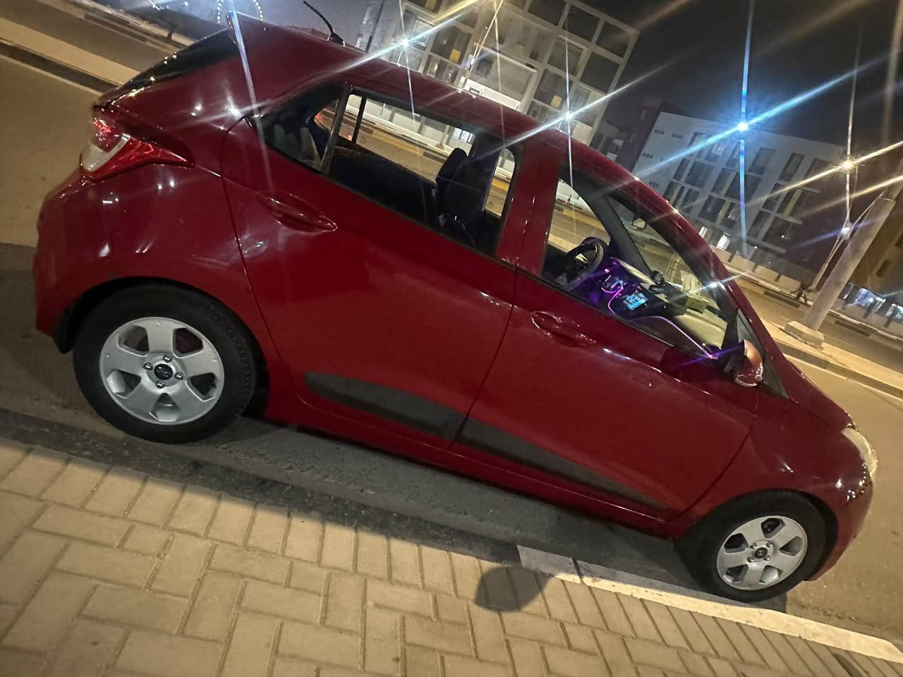 سياره هونداي 2016  سيارة بنيه  تبيعه محتاجه ***********
