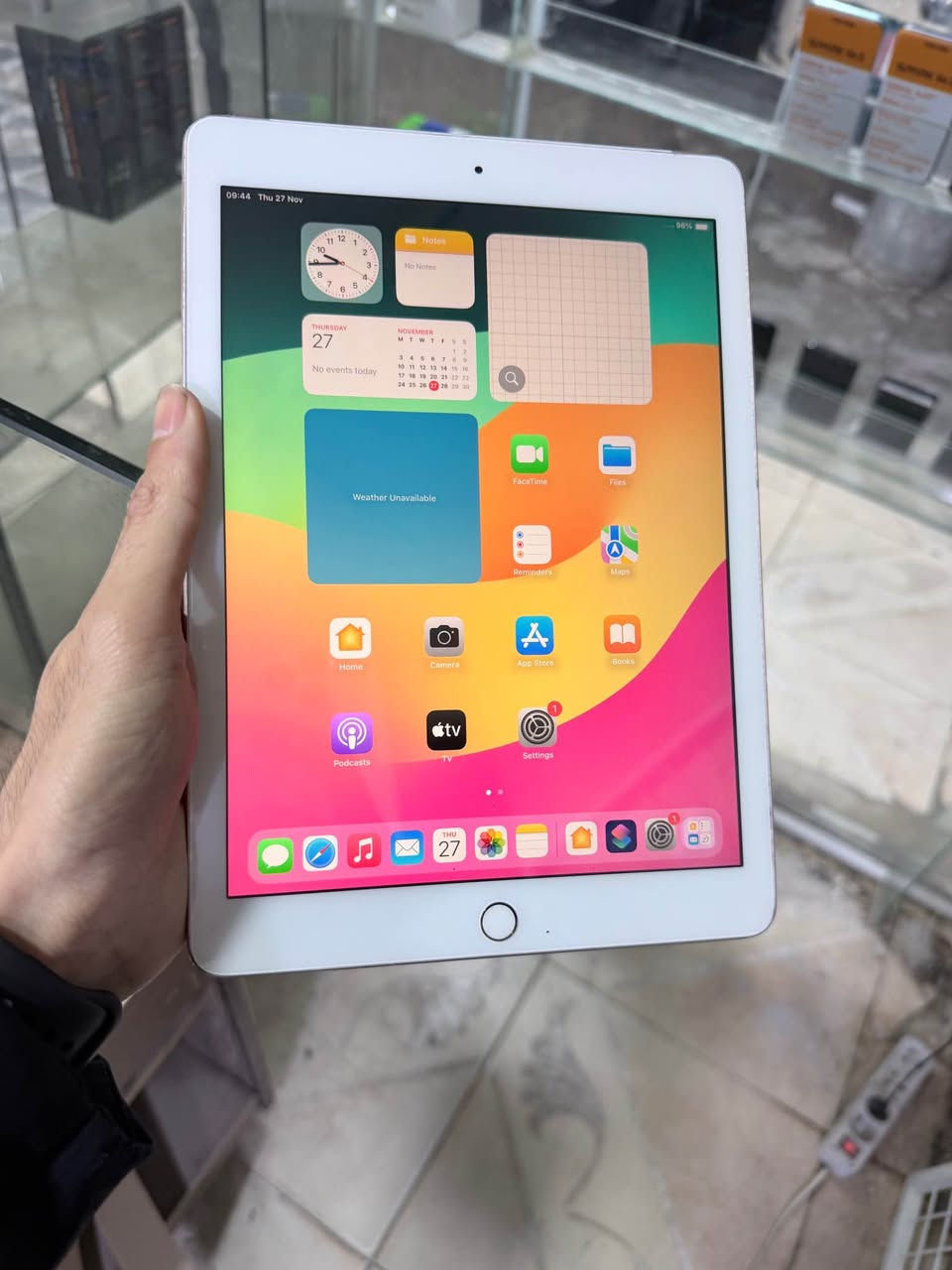 ئایپاد ٦ ڕەنگی گۆڵد
شتێکی جوان خاوێن زاکیرەی ٣٢ گێگا
هەموو شتێکی بیلادە بە گشتی ئایپادەکە خاوێنە
هەموو یاریەک لەسەری کار دەکا بە تایبەت پەبجی
نرخی ١١٥ هەزار گەیاندن هەیە
ناونیشان هەولێر :- قەڵاتی نوێ مۆبایلی هاوکار
ژمارە مۆبایل 📱 *********** أربيل, العراق
