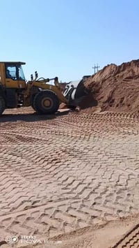 🔴 رمل أحمر مغسول بجودة عالية متوفر الآن! مثالي للمشاريع الكبيرة والصغي...